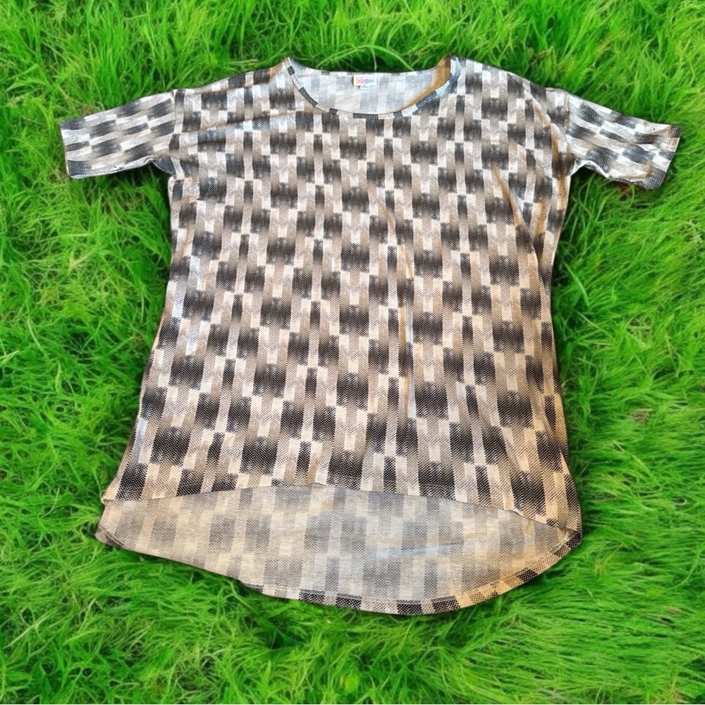 Women’s Lularoe Irma Short Sleeve Top (Large)